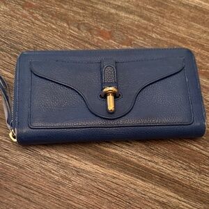 Balenciaga Navy Leather Wallet with Gold Accent
Certificate of Authenticity incl